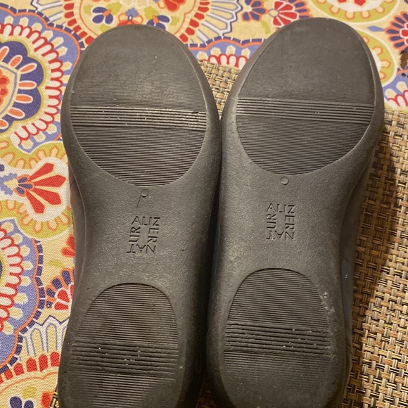 Blue Naturalizer flats. Well cushioned insoles, no slide soles  simple, classic - Picture 2 of 5